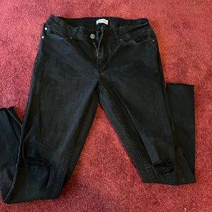 Black ripped skinny jeans